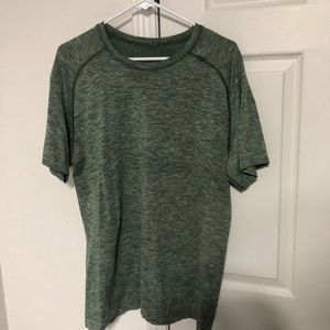 Men’s Lululemon shirt. Size Large
